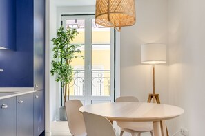 Appartement classique | Repas dans la chambre