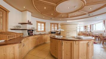 Päivittäinen buffetaamiainen (20 EUR per henkilö)