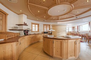 Daily buffet breakfast (EUR 20 per person) - Hotel Abendrot by Alpeffect Hotels (Ischgl)