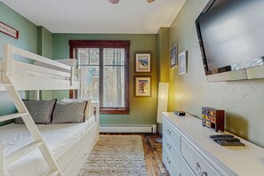2 bedrooms, WiFi, bed sheets, wheelchair access