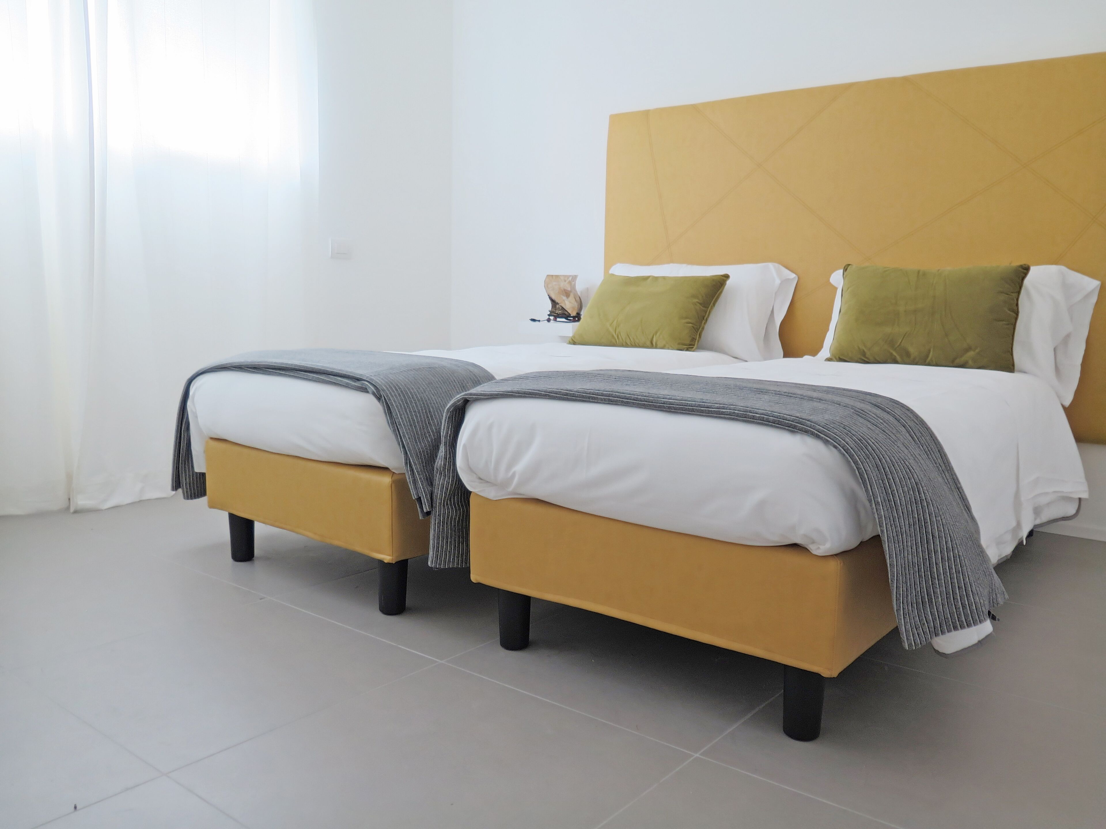 2 habitaciones, tabla de planchar con plancha, cuna de viaje y wifi 