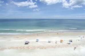 A beach with clear skies and calm waters. - #902 Shores Club Oceanfront Traffic Free Beach 2/2 (Daytona Beach  Shore)