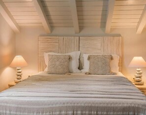 3 chambres, coffres-forts dans les chambres, fer et planche à repasser