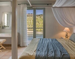 3 bedrooms, in-room safe, iron/ironing board, free WiFi