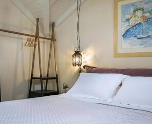 2 bedrooms, in-room safe, iron/ironing board, free WiFi