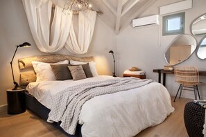 2 bedrooms, in-room safe, iron/ironing board, free WiFi
