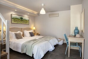 2 bedrooms, in-room safe, iron/ironing board, free WiFi