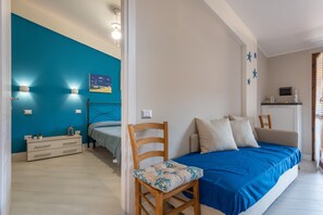 2 bedrooms, iron/ironing board, bed sheets