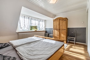 1 Schlafzimmer, BĂŒgeleisen/BĂŒgelbrett, kostenloses WLAN, BettwĂ€sche