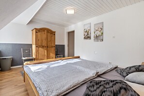 1 bedroom, iron/ironing board, free WiFi, bed sheets