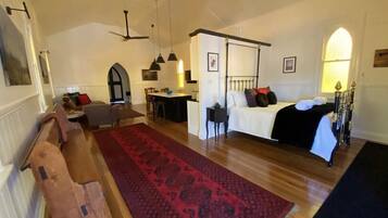 1 Schlafzimmer, BĂŒgeleisen/BĂŒgelbrett, WLAN, BettwĂ€sche