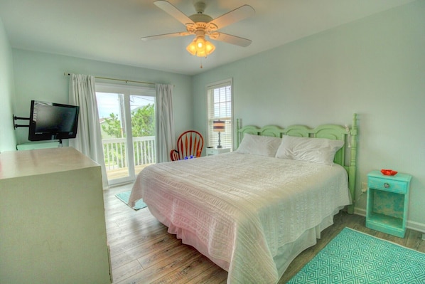 4 bedrooms, iron/ironing board, WiFi