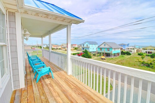 Experience comfort in this 4-bedroom house in beautiful Topsail Beach, NC.