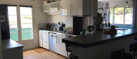 Køleskab, ovn, kogeplade, opvaskemaskine