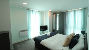 Unclassified image, 2 of 12, button - City Centre Lux Apartment (Birmingham)