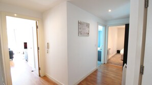 Unclassified image, 3 of 12, button - City Centre Lux Apartment (Birmingham)