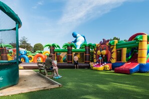 Children’s play area – outdoor