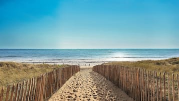 Sulla spiaggia, sabbia bianca