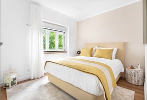 4 habitaciones, tabla de planchar con plancha, wifi y ropa de cama 