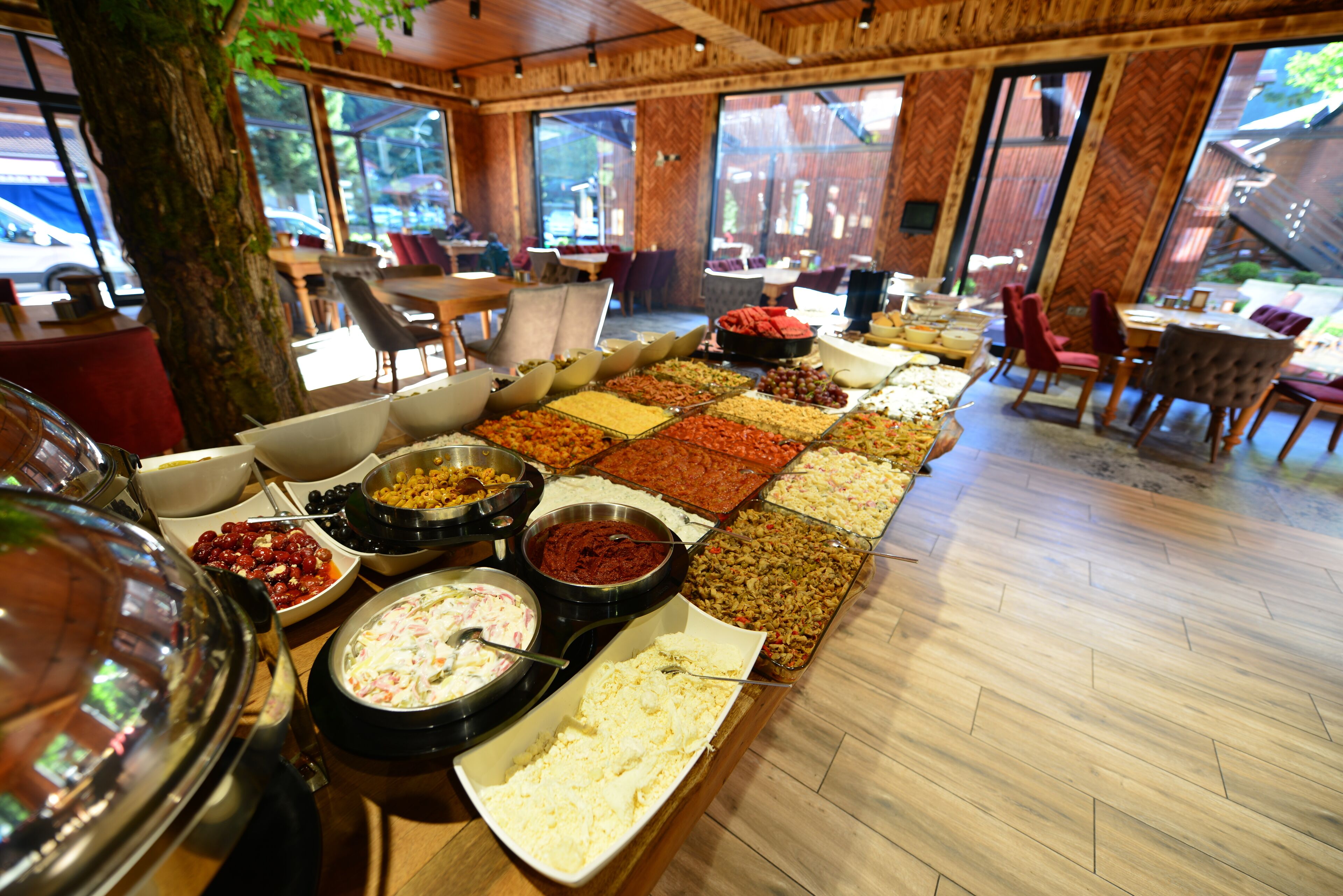 Free daily buffet breakfast