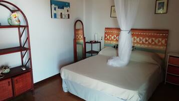 2 slaapkamers, een strijkplank/strijkijzer, gratis wifi, beddengoed