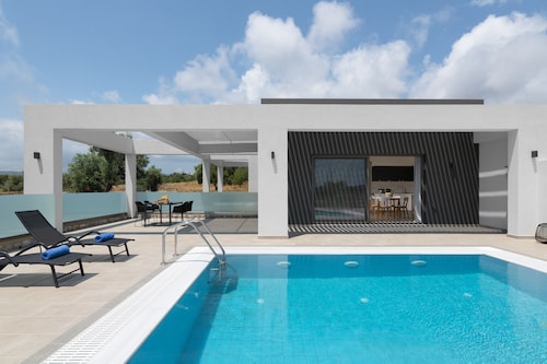 Armonia Suites Gennadsi -Thomas 