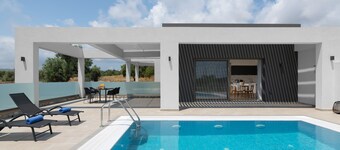 Armonia Suites Gennadsi -Thomas 