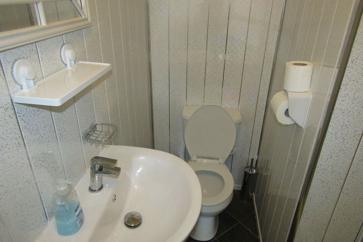 deluxe double room, sea view | bathroom | free toiletries, hair dryer, towels, soap