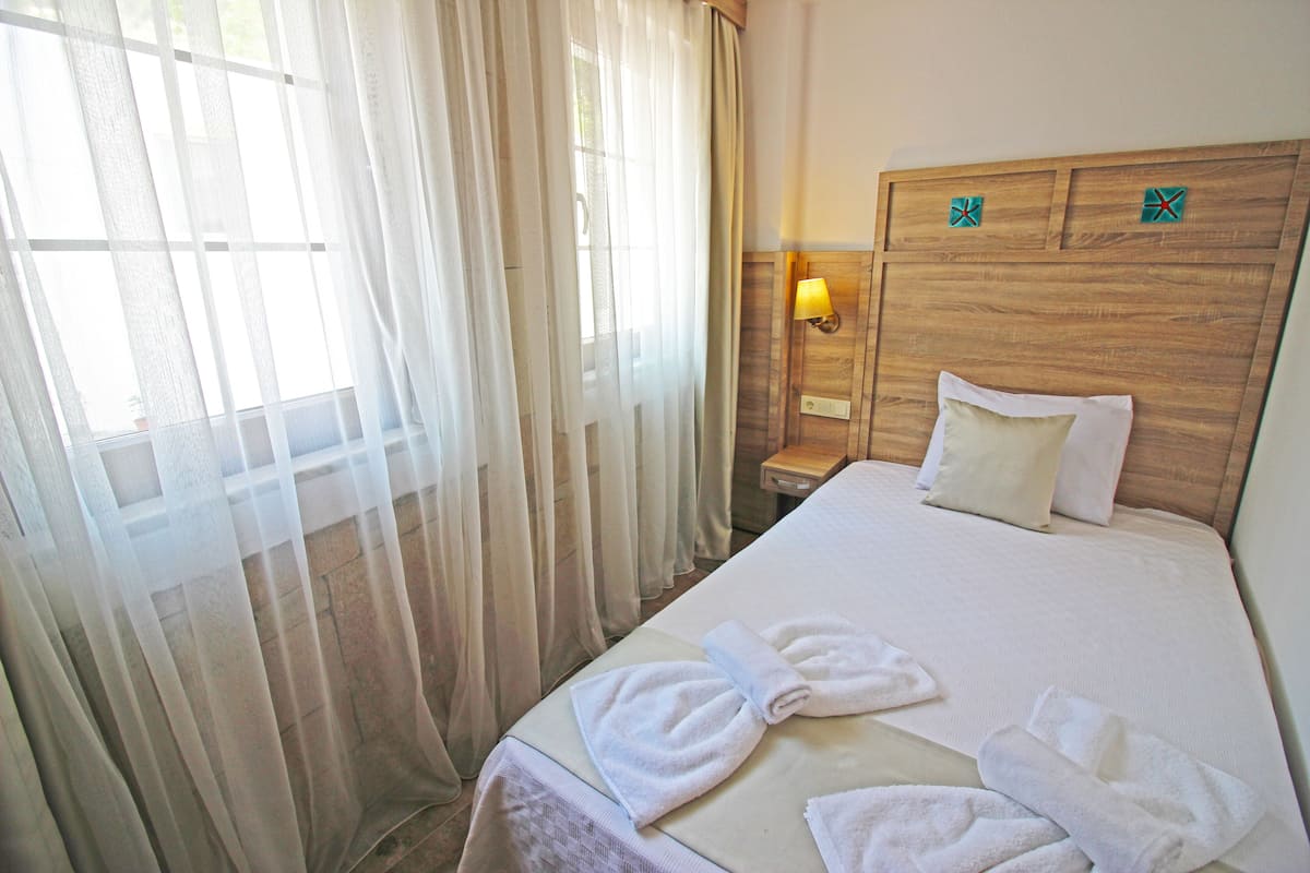 Deluxe Single Room | WiFi (free)