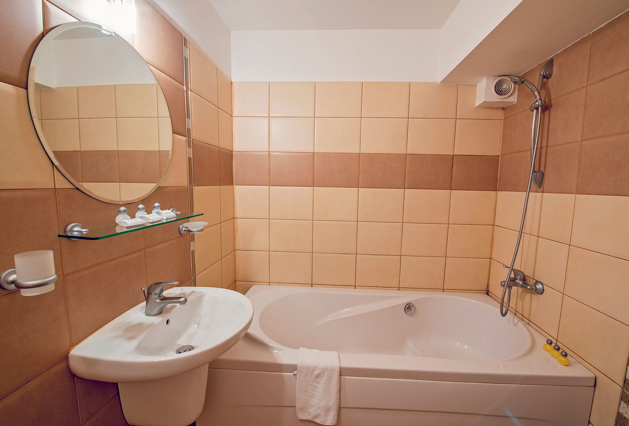 twin room | bathroom | free toiletries, hair dryer, bidet, towels