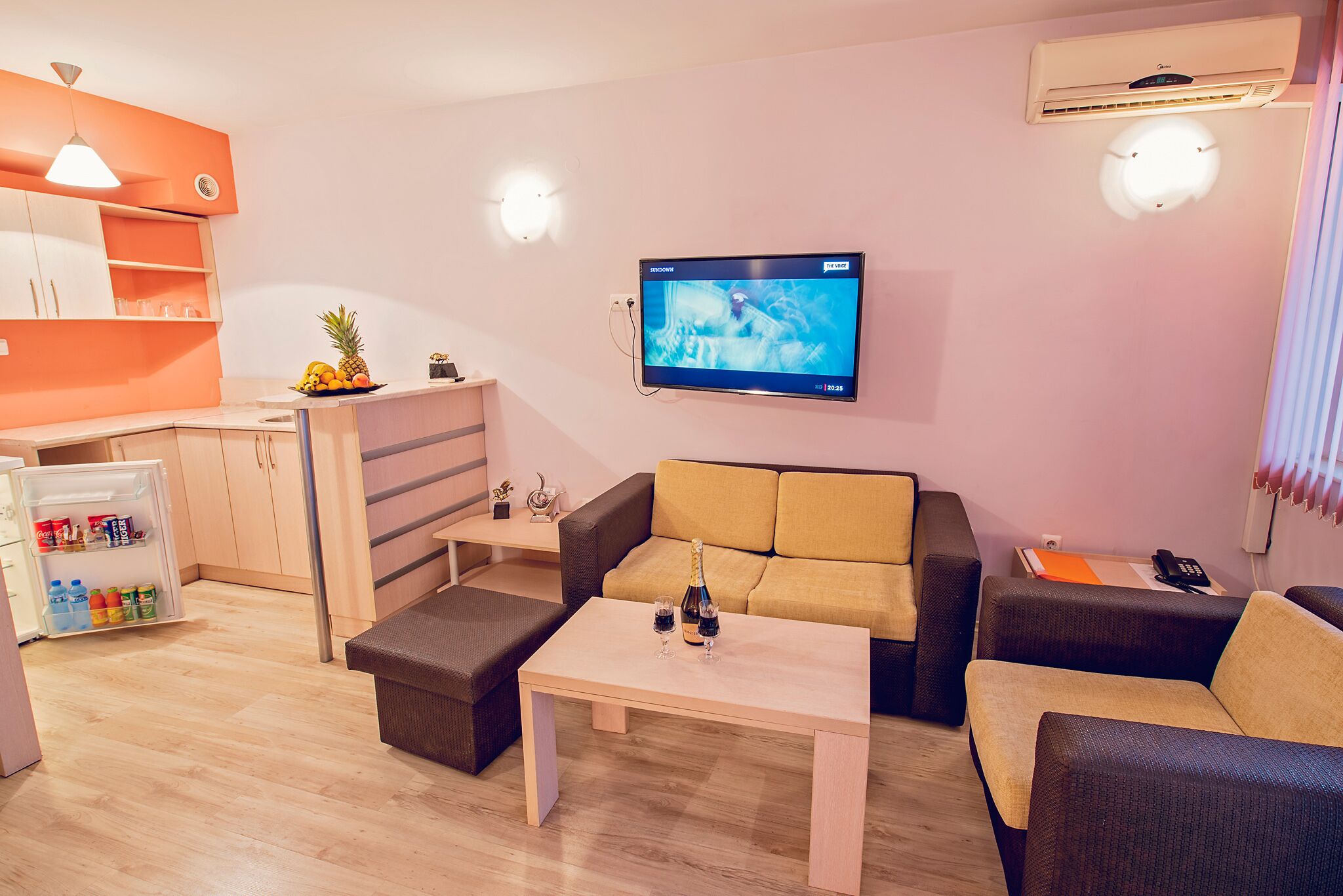 studio, balcony | living area | flat-screen tv