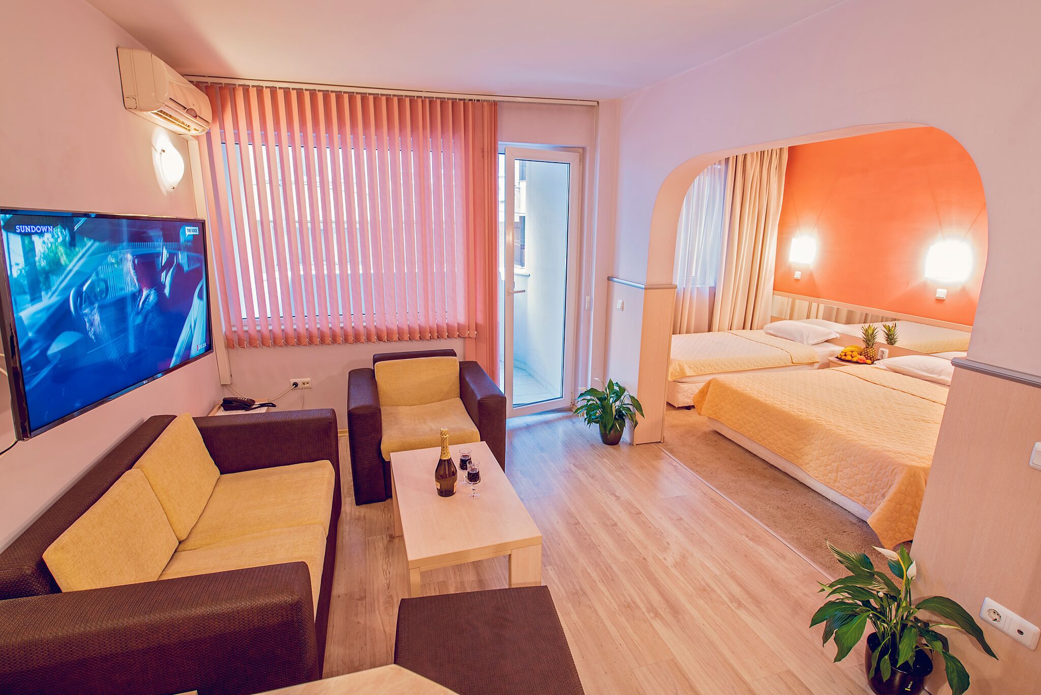 studio, balcony | living area | flat-screen tv