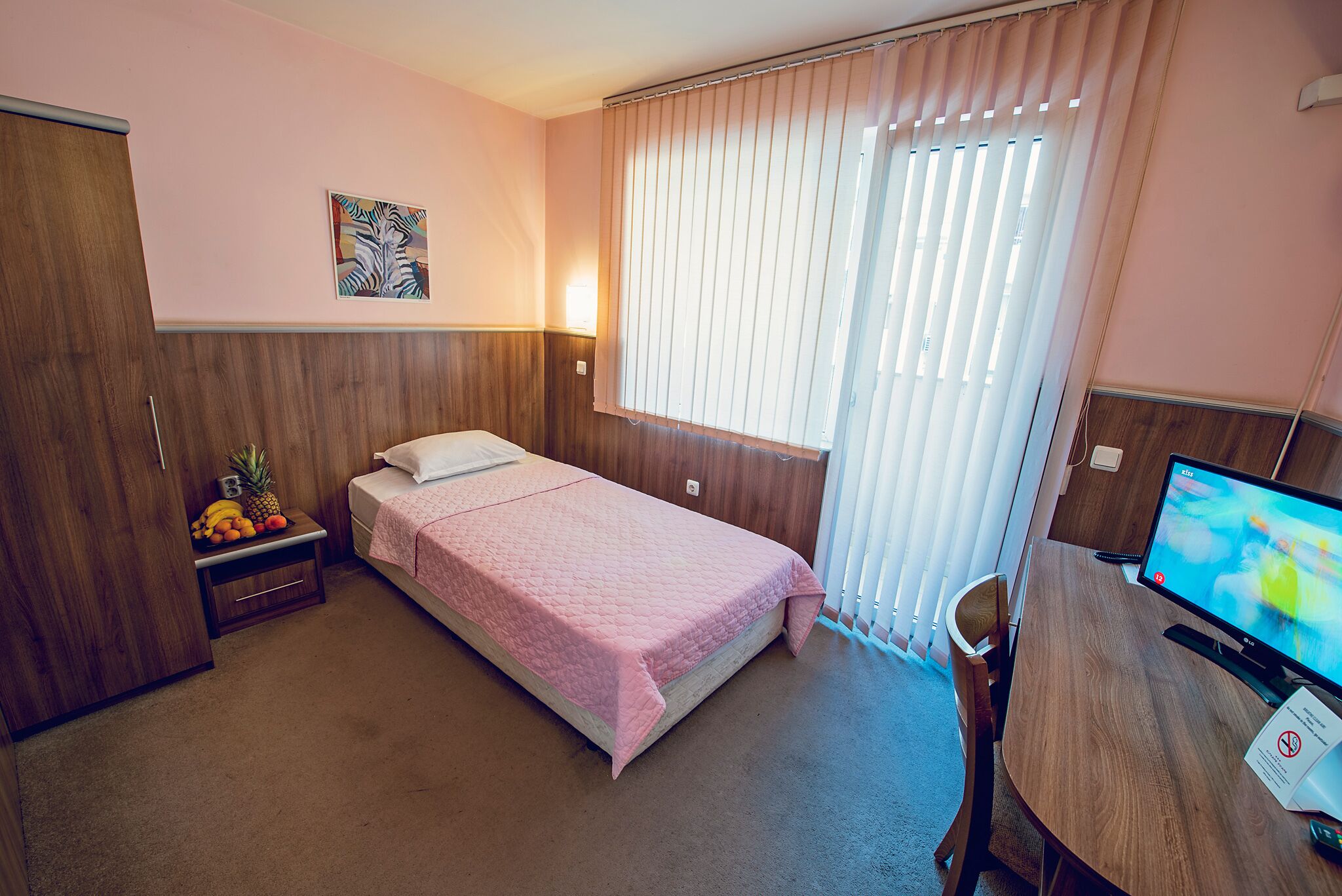 Minibar, desk, WiFi (free), bed sheets