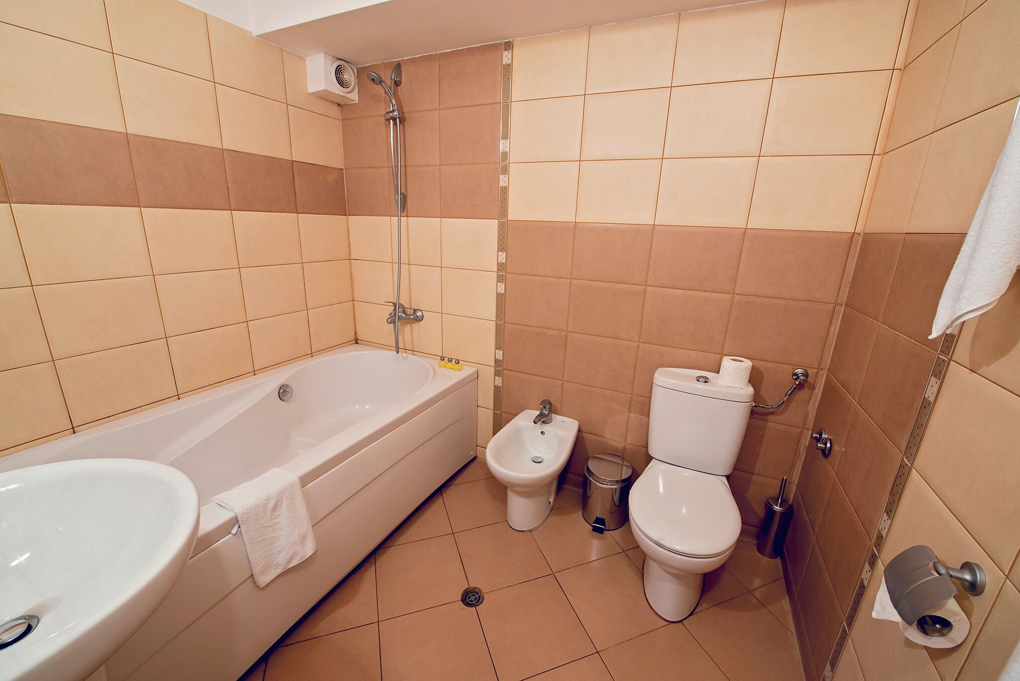 twin room | bathroom | free toiletries, hair dryer, bidet, towels