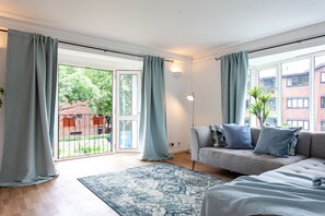 Apartment | Ruang tamu | TV LCD 