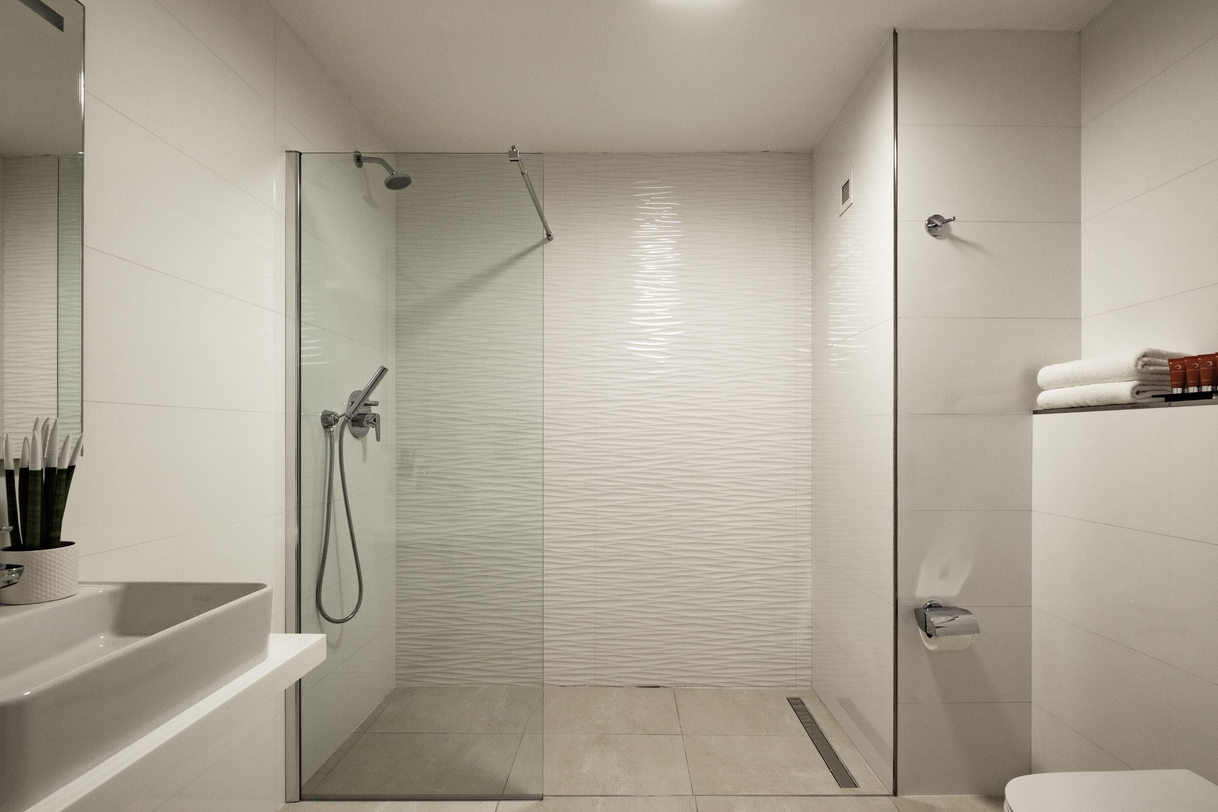 towels, toilet paper