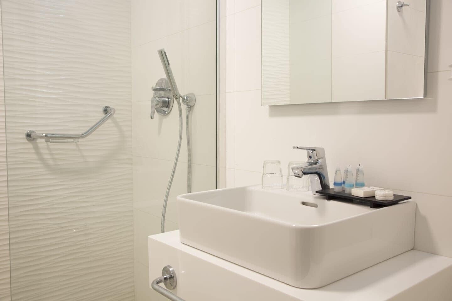 towels, toilet paper