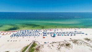 På stranden