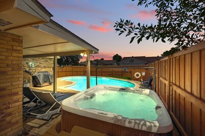 Modern & Chic 4-BD/2-BA | Pool, Hot Tub, BBQ Grill