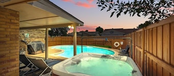 Modern & Chic 4-BD/2-BA | Pool, Hot Tub, BBQ Grill