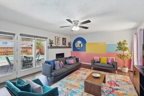 TV, Netflix, streaming services, stereo