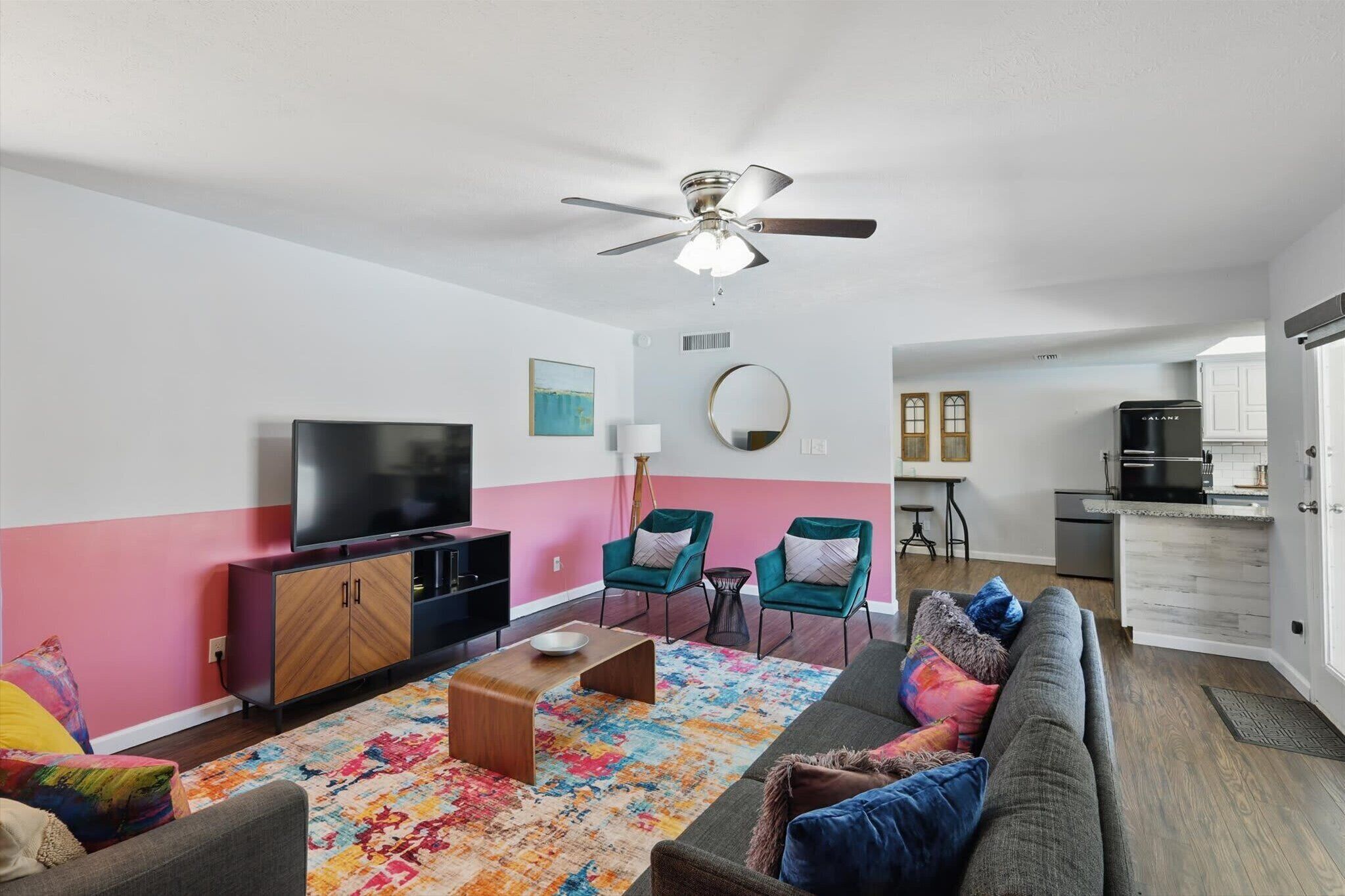 电视、Netflix、流媒体服务、立体声音响