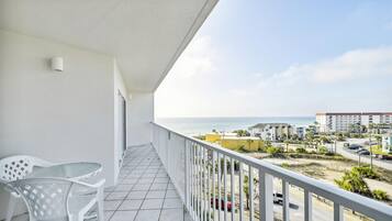 Condo, 2 Bedrooms | Exterior