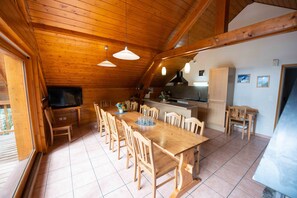 Dining - Oz/Alpe d'Huez 110m slopes, up to 21 people, Hammam, en-suite bedrooms (Oz)