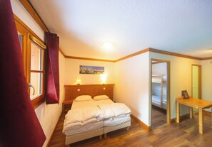 6 bedrooms, in-room safe, iron/ironing board, free WiFi