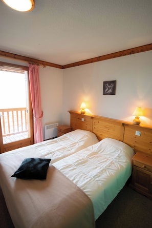 5 bedrooms, in-room safe, iron/ironing board, free WiFi