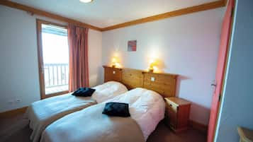 5 bedrooms, in-room safe, iron/ironing board, free WiFi