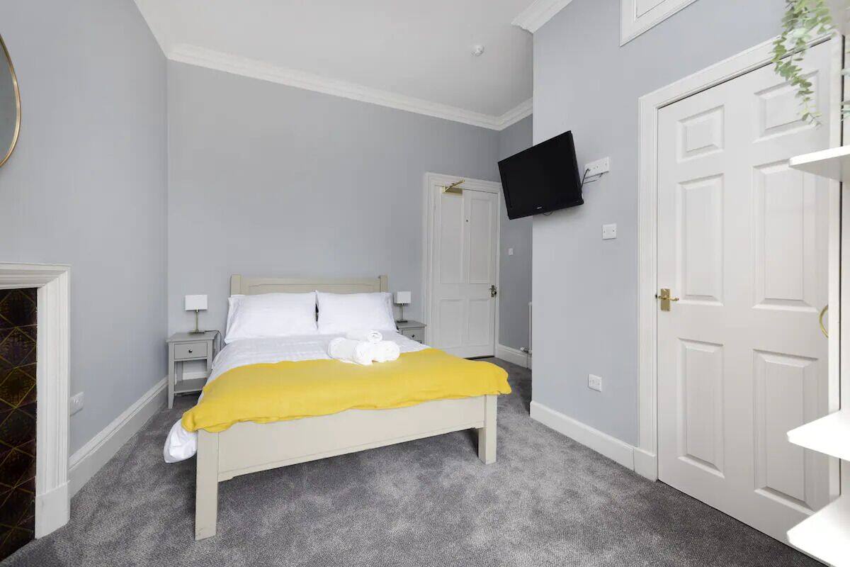 Standard Double Room | WiFi (free), bed sheets