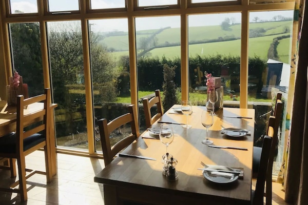 Sarapan Inggeris setiap hari (GBP 8 seorang)