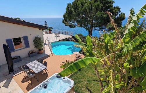 Villa with Pool and Jacuzzi on Sea View Terrace